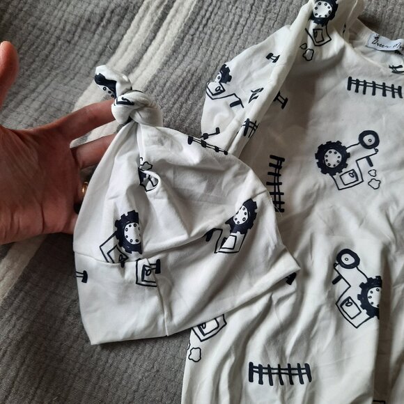 Baby Knotted Sleeper Gown & Hat Set NWOT! - Tractor Farm, Black/White (0-3 mths) - Picture 8 of 15